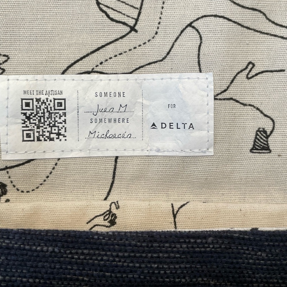 Delta One Someone Somewhere Toiletry kit. New, fresh, unused from Sept 2023. NWT - Picture 5 of 10